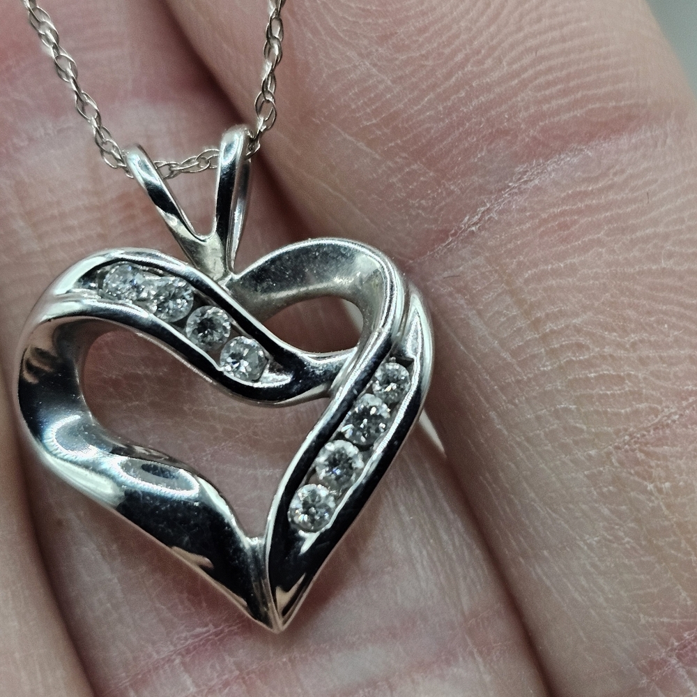 10k Solid Genuine Diamond Heart Crossover Pendant With Chain White Gold - Picture 6 of 9